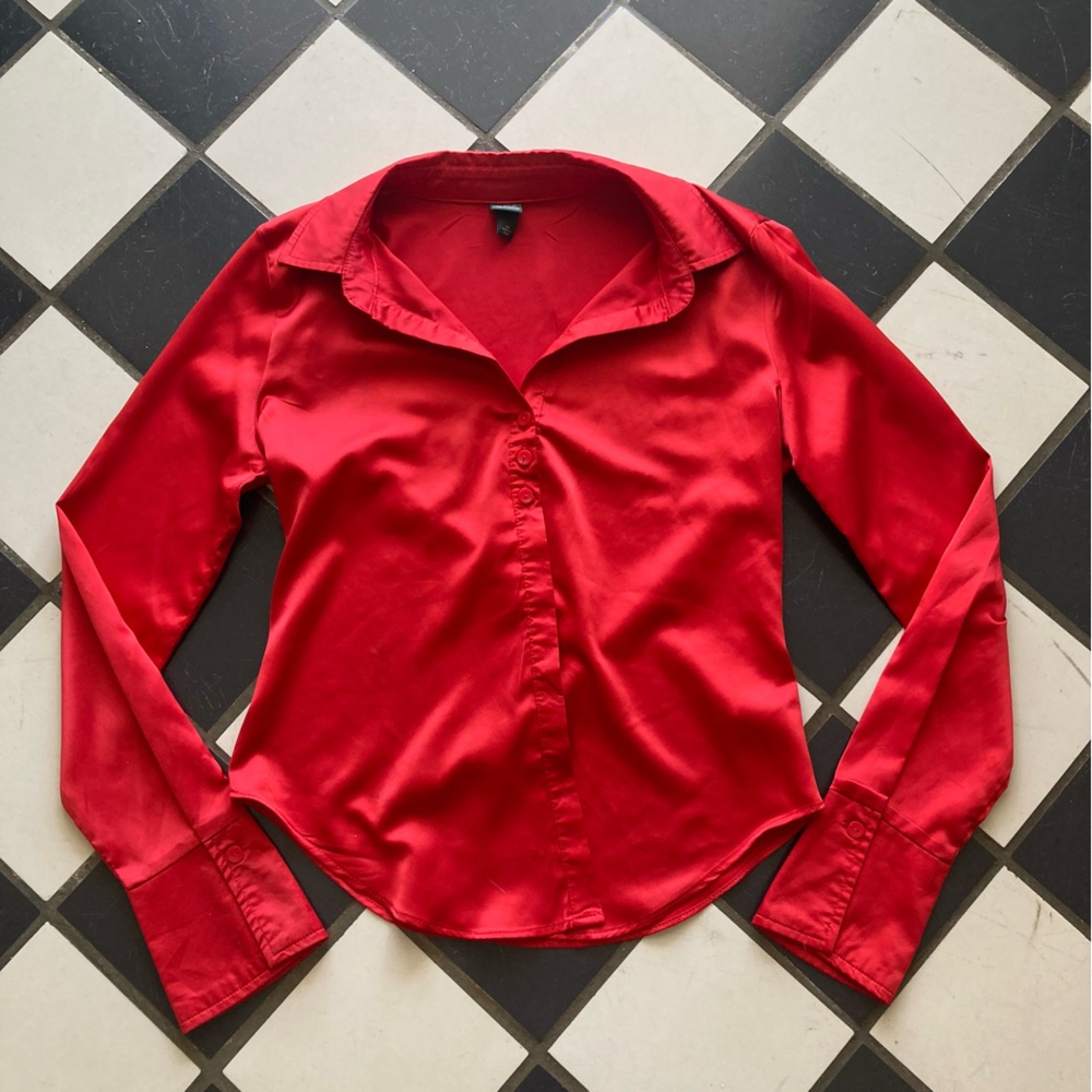 Elegant Red Three Button Women’s Top